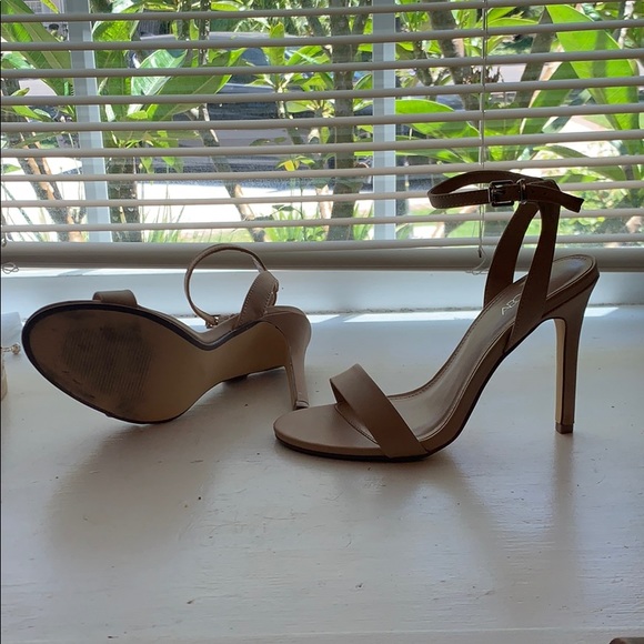 Nude Nordstrom heels - Picture 3 of 4